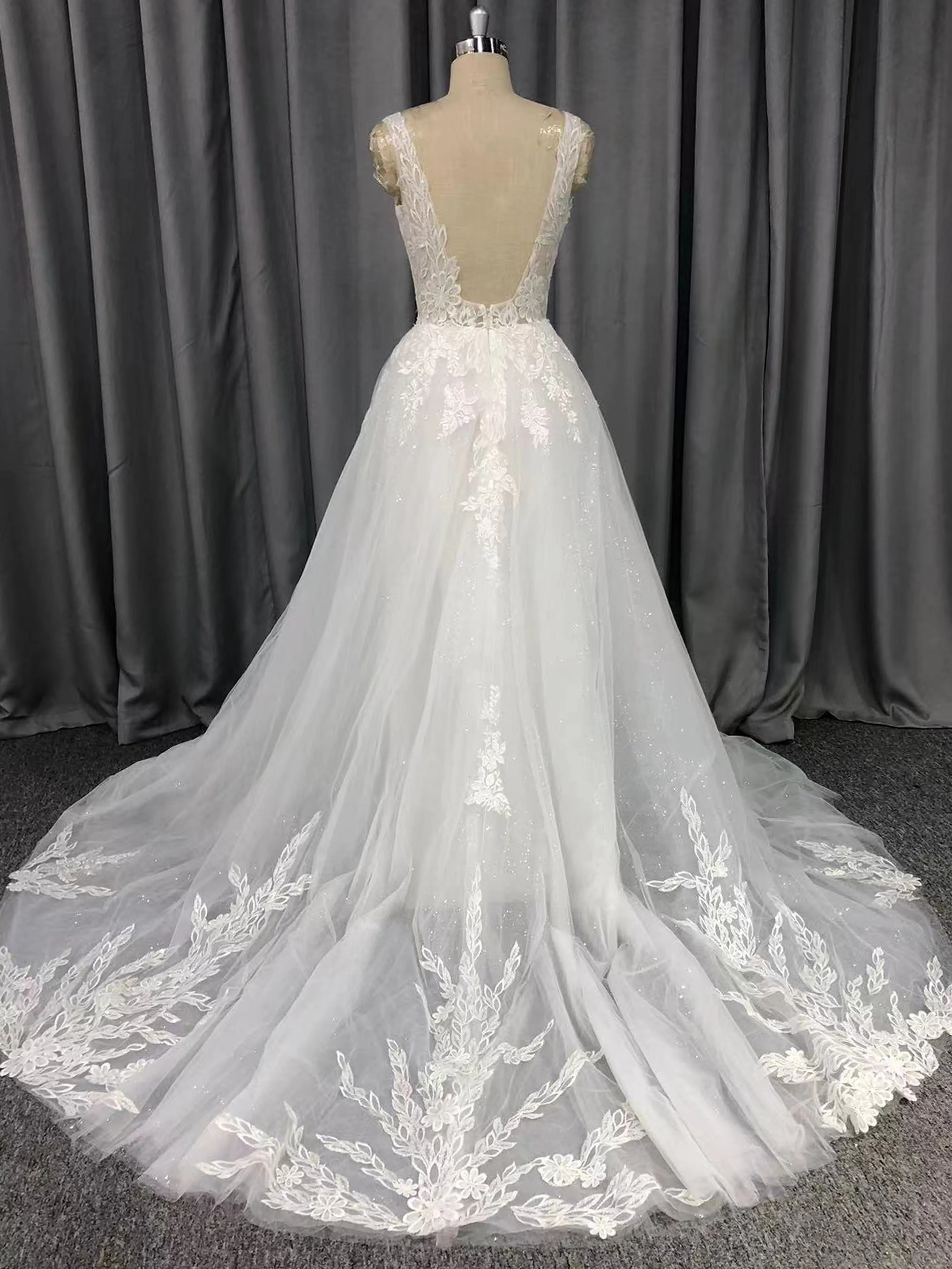 Col V Robe trapèze Dentelle&Tulle Robe de Mariée avec la courte traîne