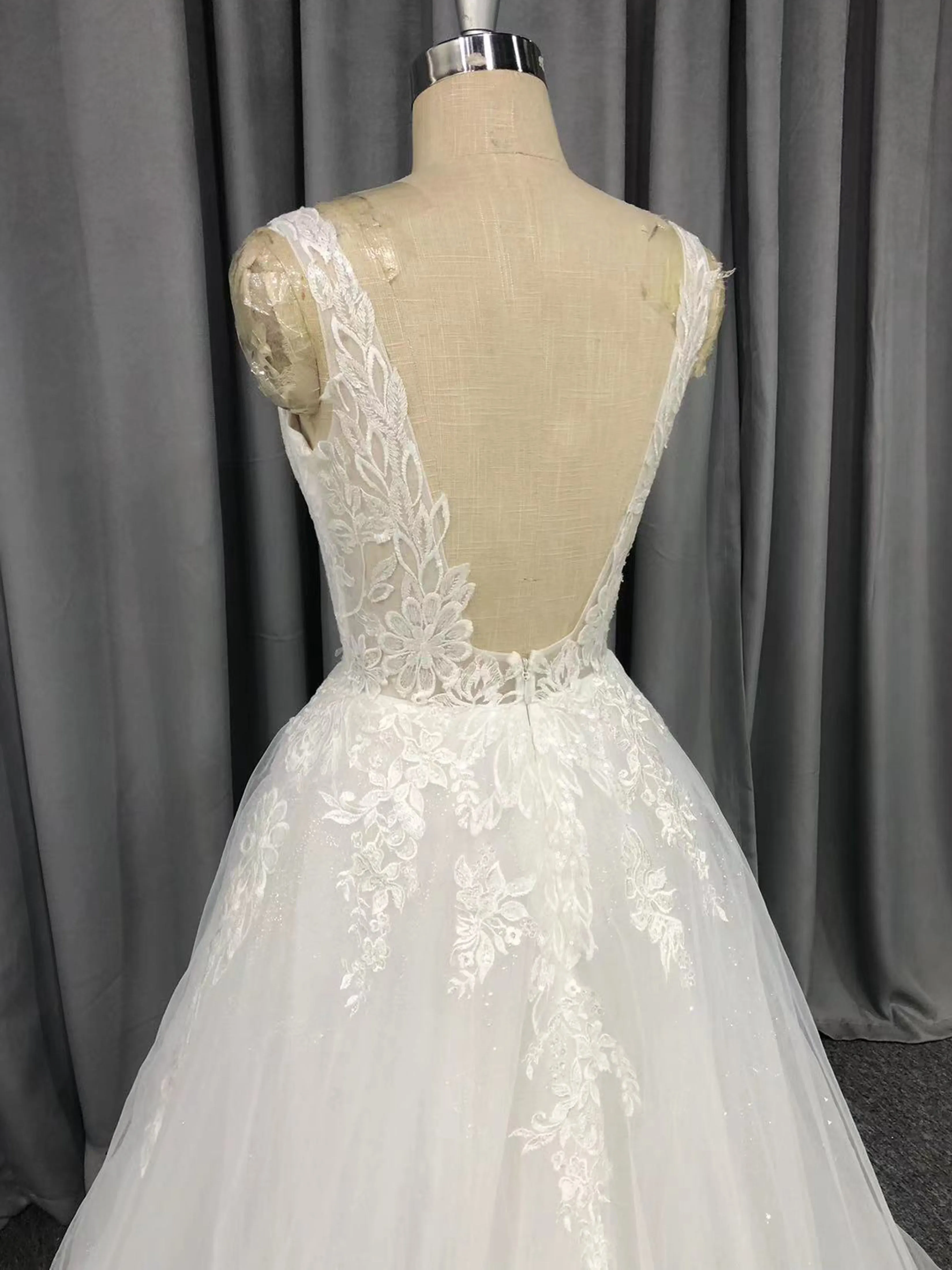 Col V Robe trapèze Dentelle&Tulle Robe de Mariée avec la courte traîne