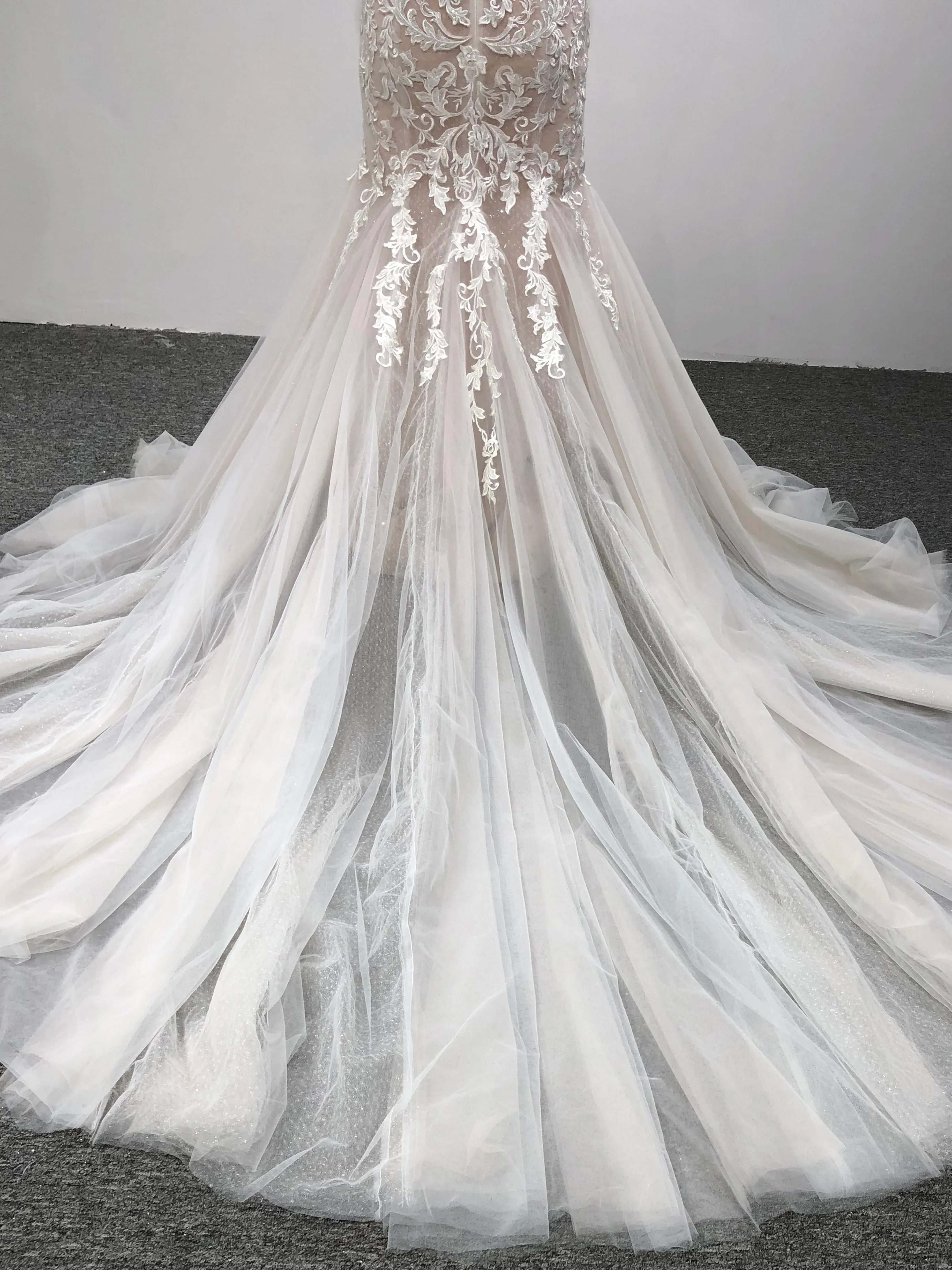 Délicate Robe fourreau cache cœur applique Dentelle&Tulle Robe de Mariée avec la courte traîne