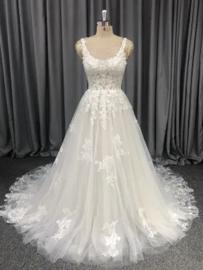 Trapèzes Col Rond Dentelle Tulle Robes de Mariée avec Traîne de Balayage