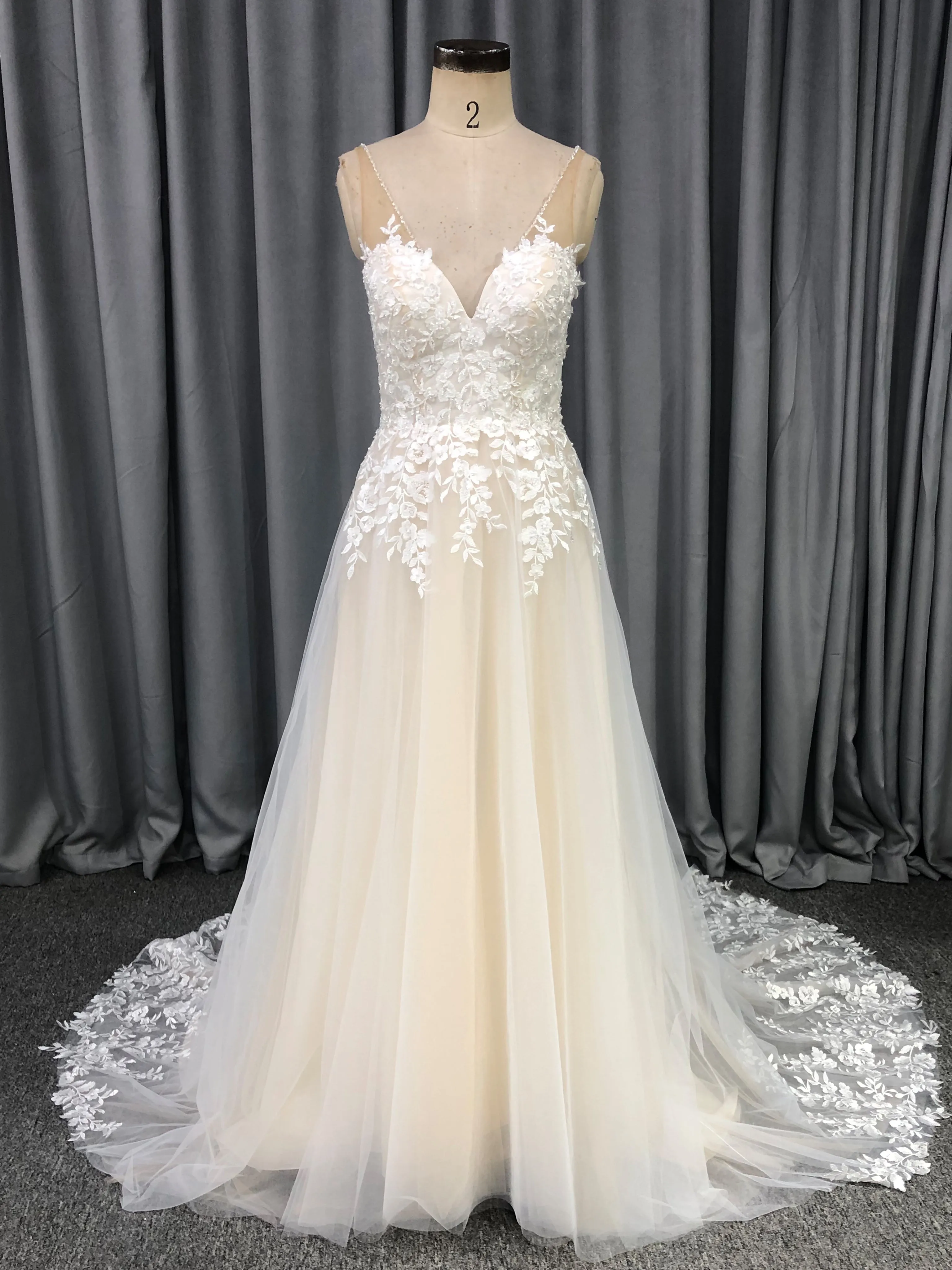 Trapèzes Col V Accueil Froid Robes de Mariée en Dentelle et Tulle