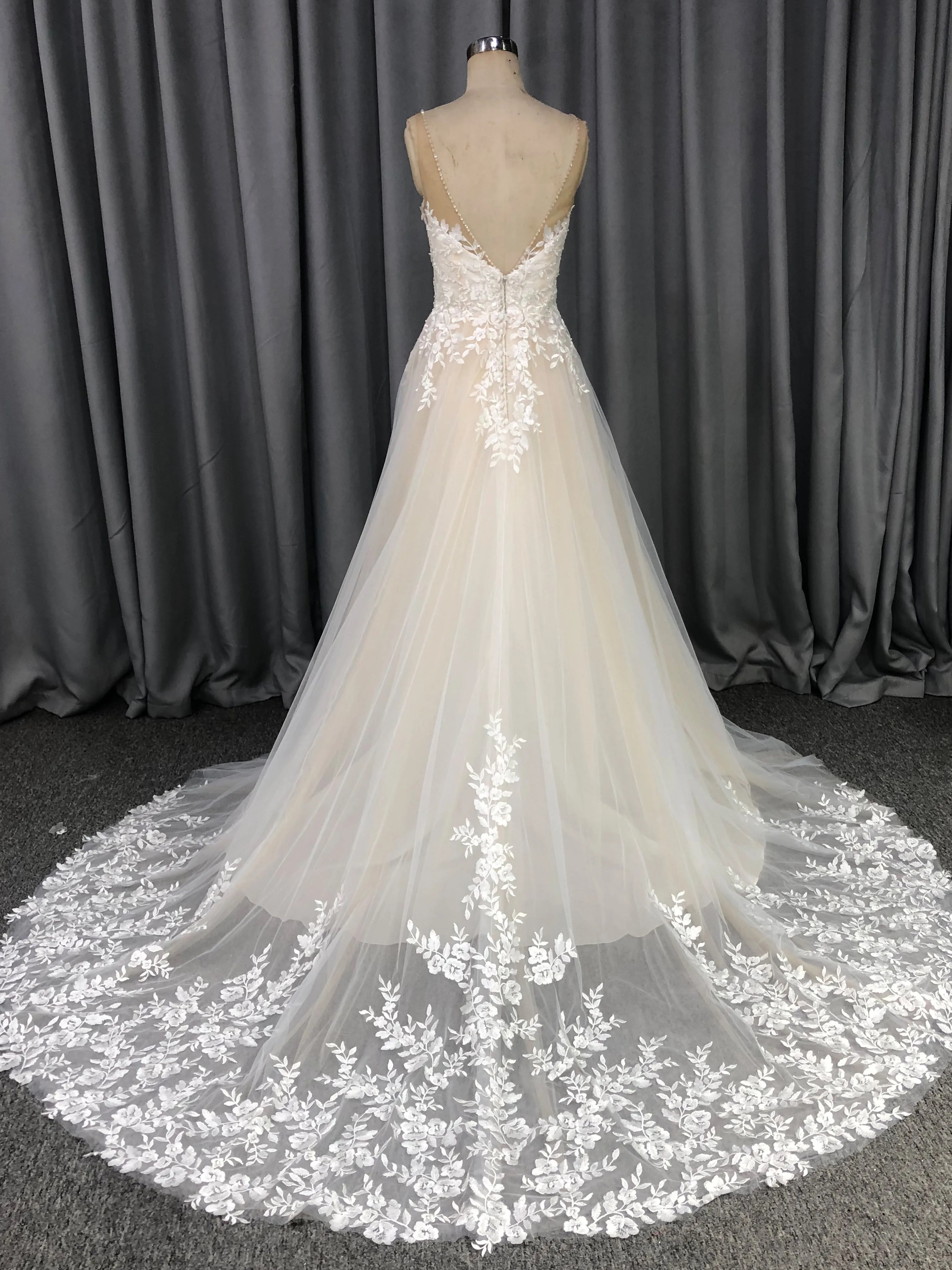 Trapèzes Col V Accueil Froid Robes de Mariée en Dentelle et Tulle