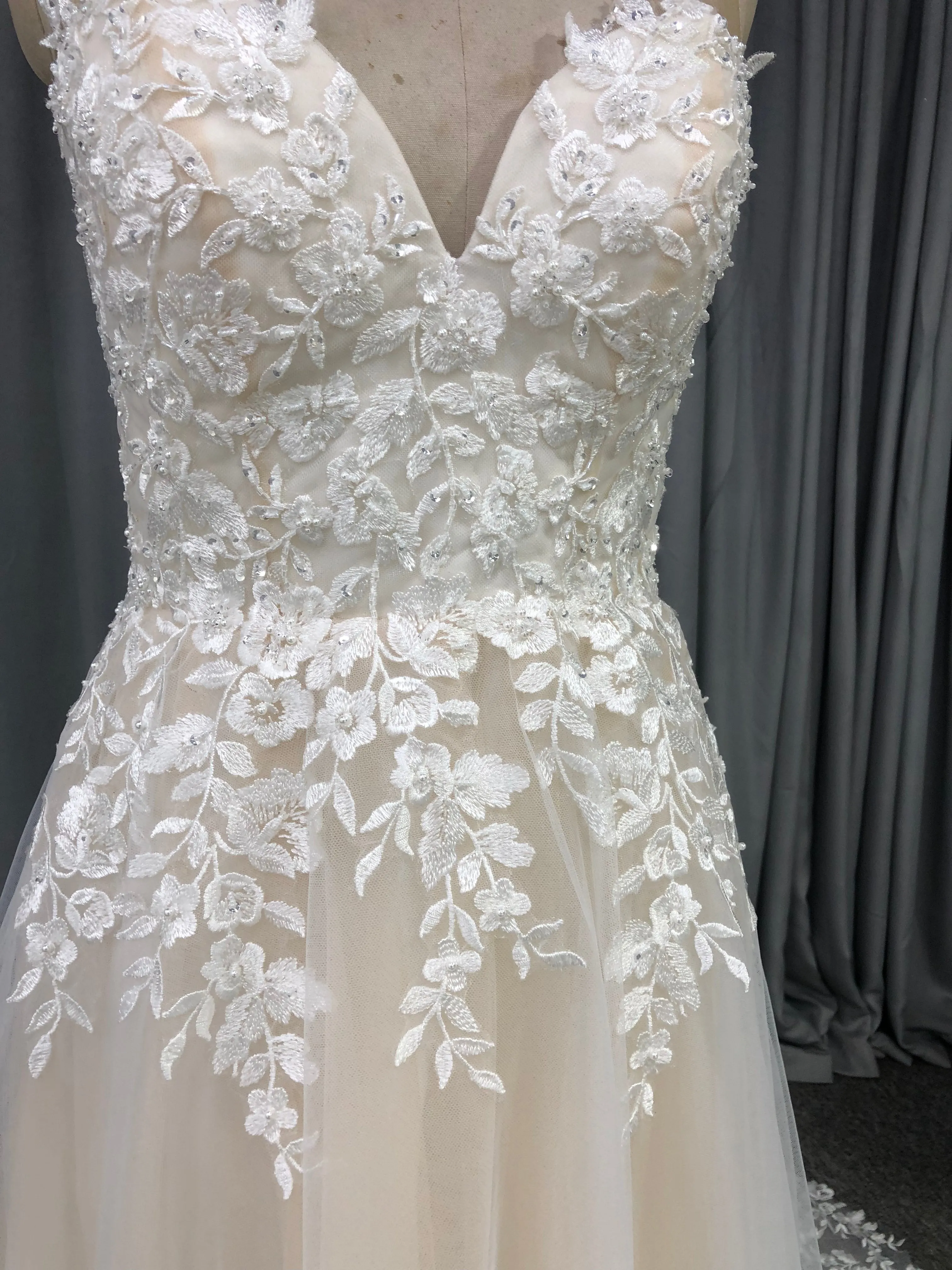 Trapèzes Col V Accueil Froid Robes de Mariée en Dentelle et Tulle