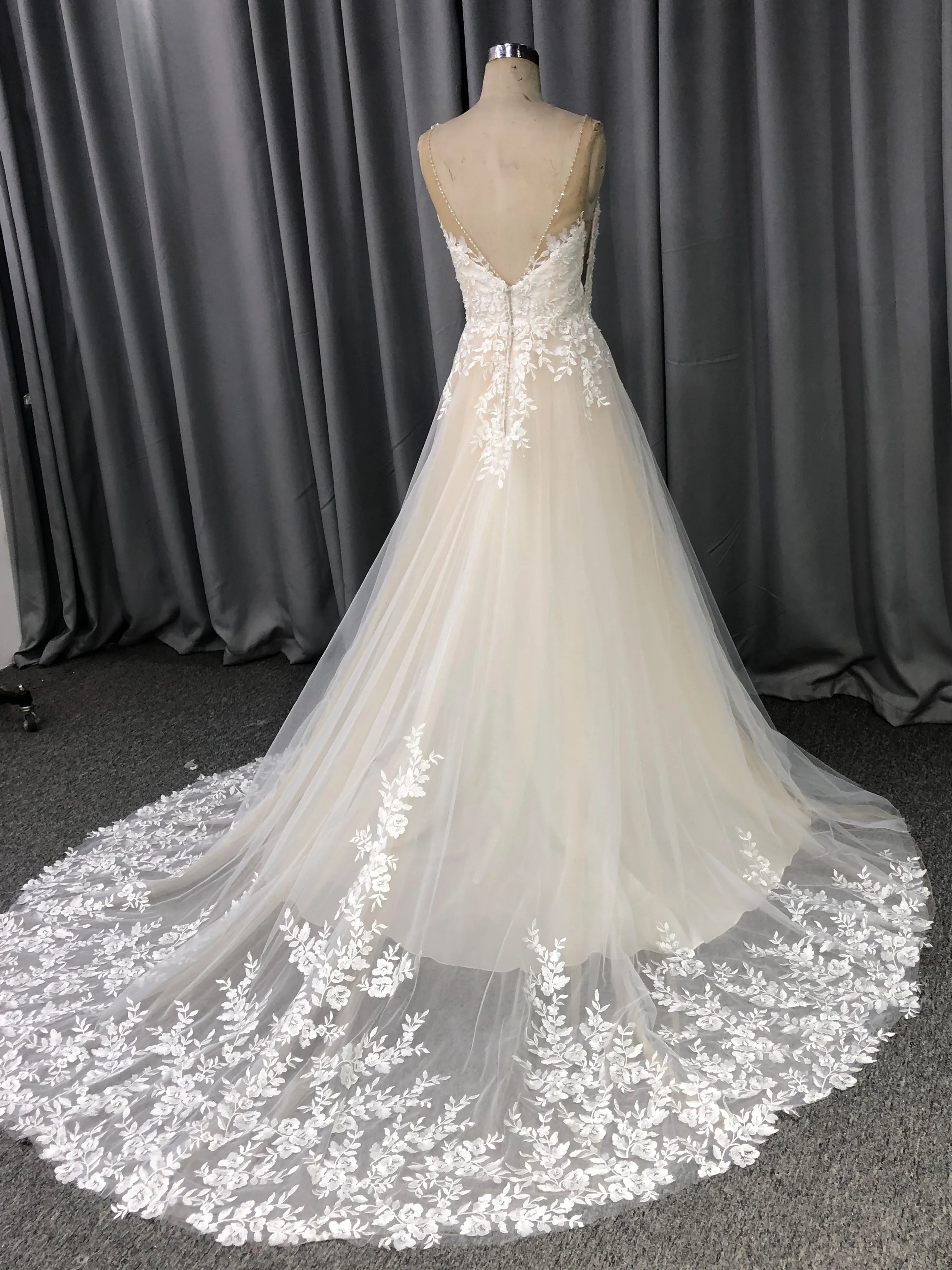 Trapèzes Col V Accueil Froid Robes de Mariée en Dentelle et Tulle